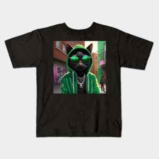 A black cat as a rap hiphop artist  in the alleyways of his home town. Kids T-Shirt